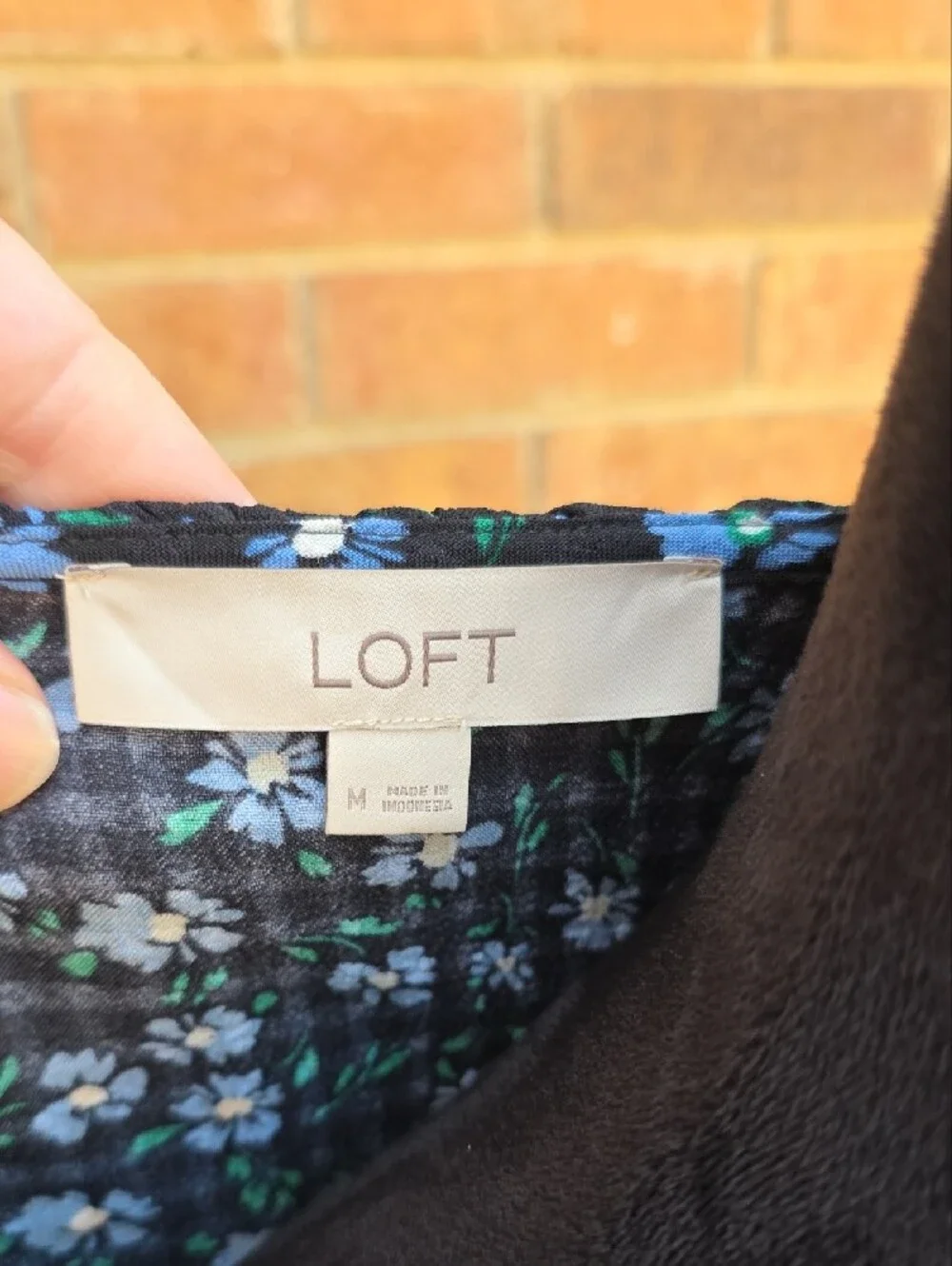 LOFT Black Floral V-Neck Puff-Sleeve Blouse Size M